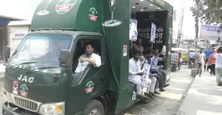 নারায়ণগঞ্জে এনসিপির ভোটের গাড়ি, গণভোটের পক্ষে প্রচারণা